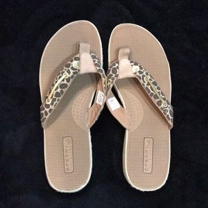 Sperry Top-Sider flip flops!